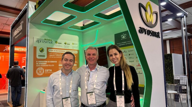 Legenda: Da esquerda para direita, diretores da Aprosmat: Adevair Santana, 1º secretário; Nelson Croda, presidente e Patrícia Brubetta, vice-presidente de grandes culturas.